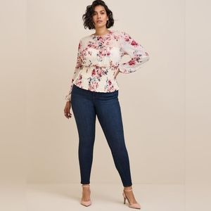 Torrid Bombshell Premium Stretch skinny jeans Size 14R